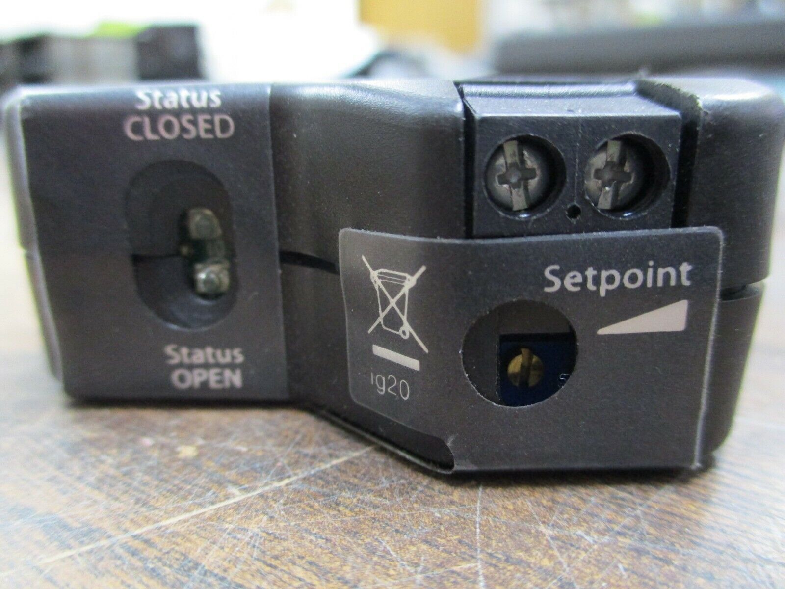 Veris Hawkeye 608 Digital Adj. Current Switch Z205625-0A 175A 600V Used