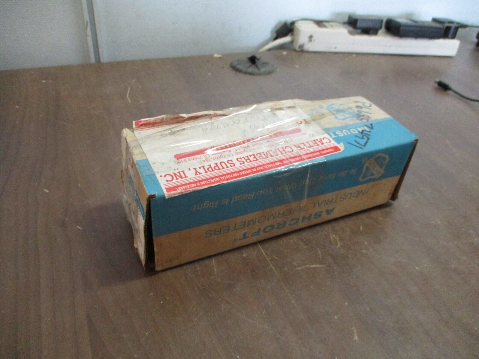 Dresser Thermometer 20 EI60R025 0/250F Size: 2" Stem: 2 1/2" Range: 0-250°F