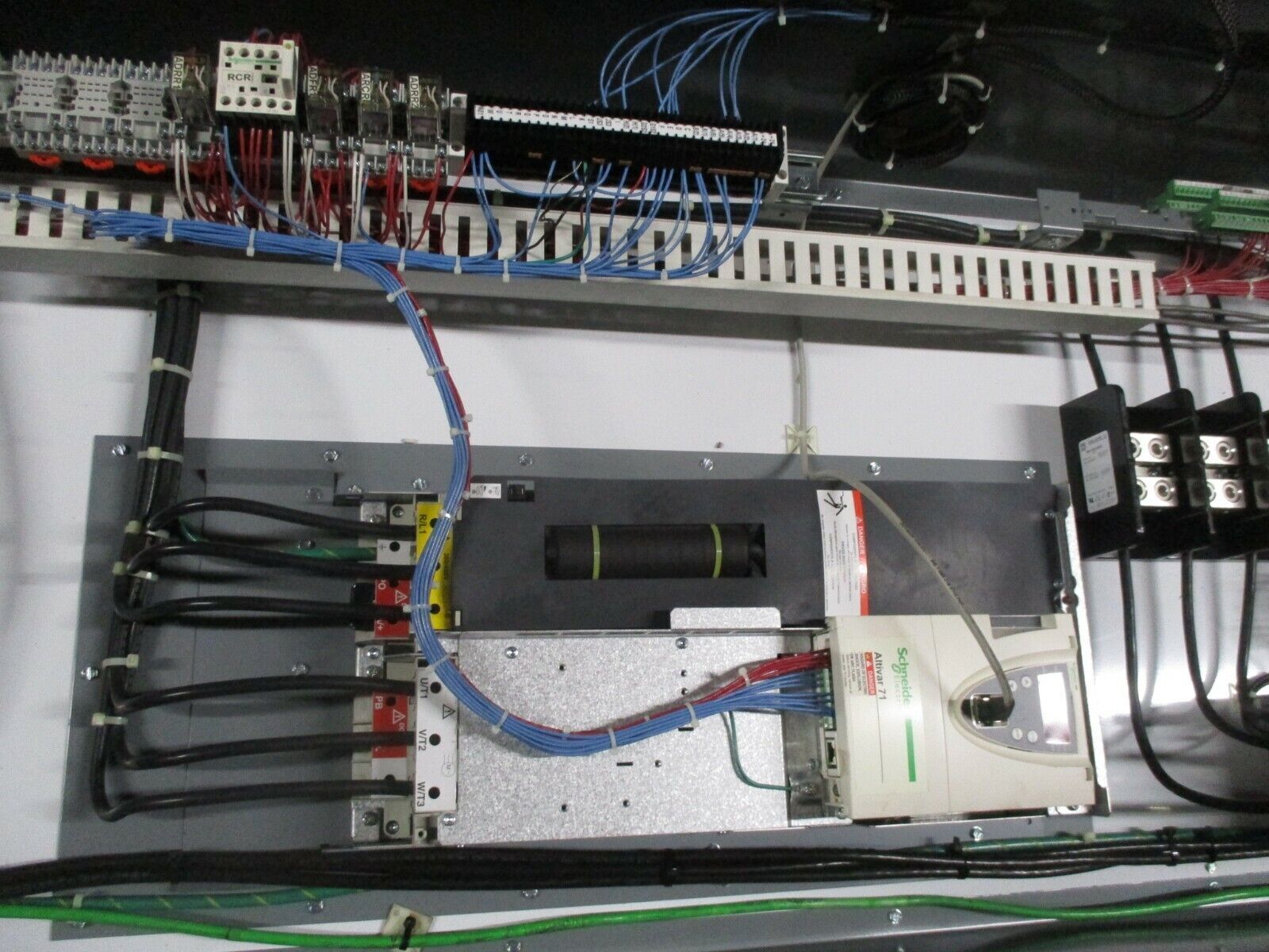 Square D M-Flex AC Drive 8839 MFDPG4CW 50HP 3Ph 460V Type 1 Enclosure Used