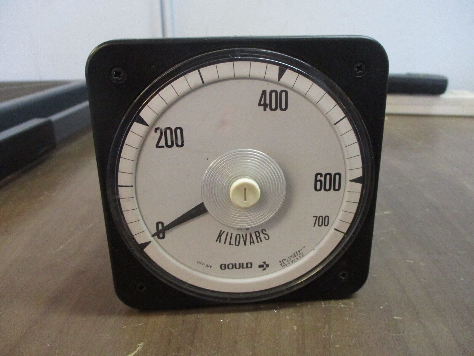 Crompton / Gould Type 077-319 AC Kilovar Meter AQQXH Range: 0-700Kilovars Used