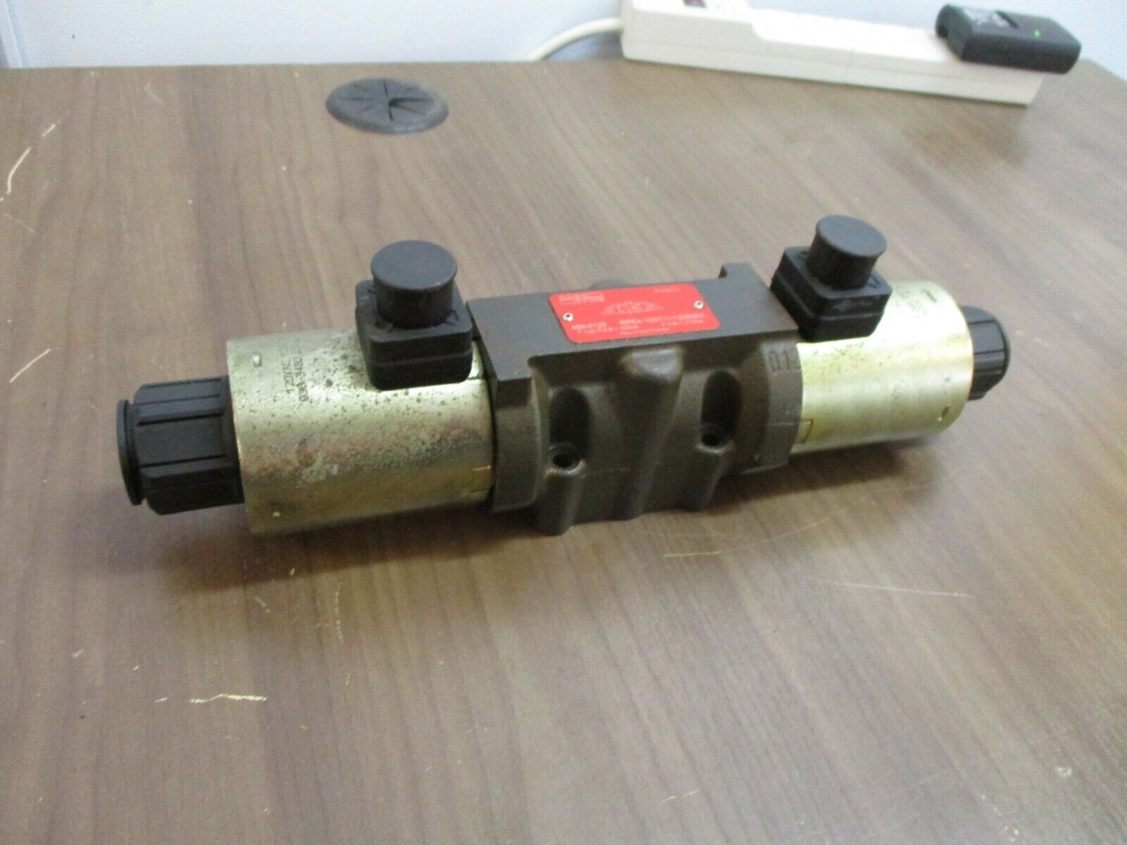 Argo Hytes Directional Control Valve RPE4-103Y11/12060E5 120 VAC Used