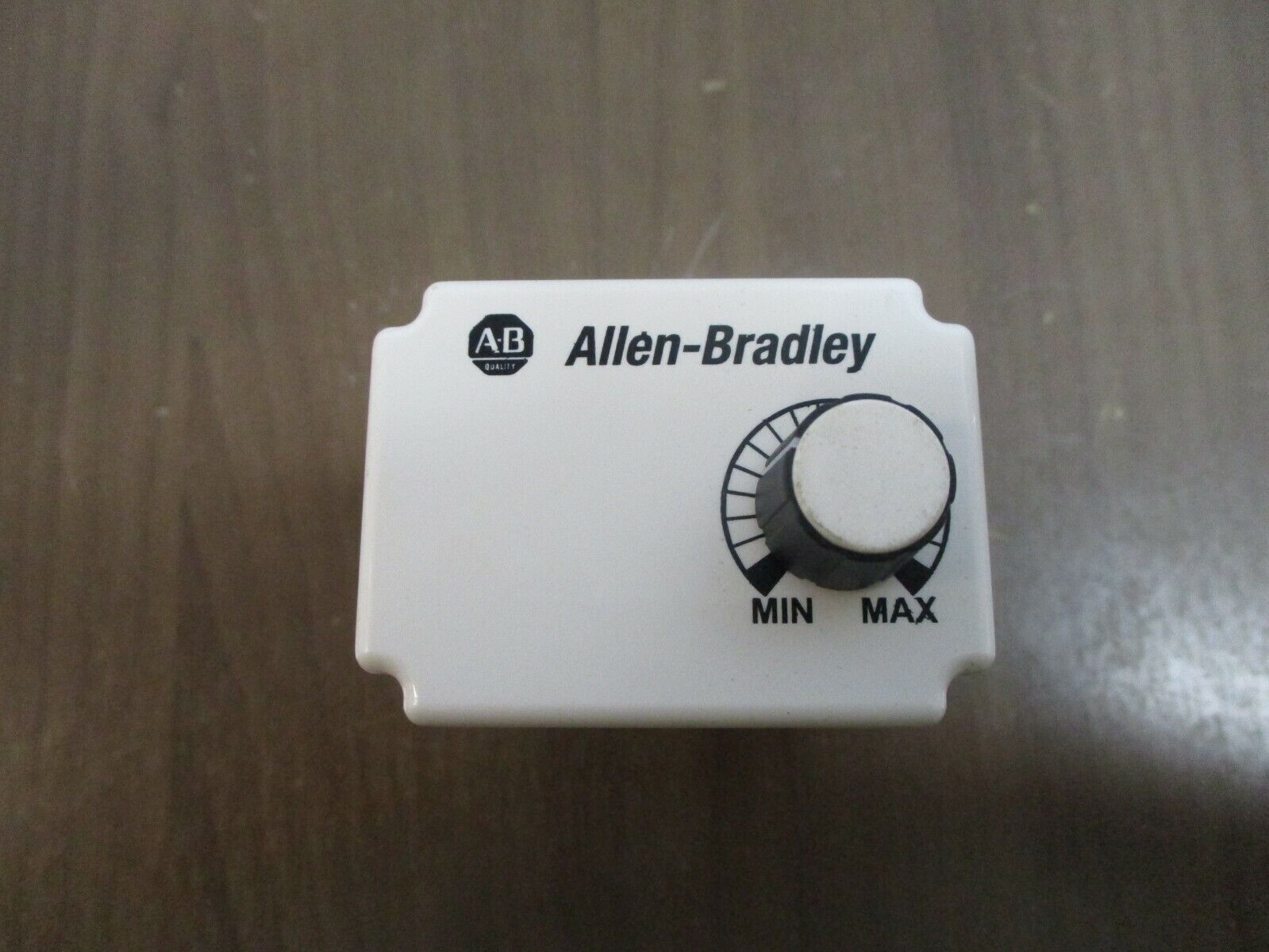 Allen-Bradley Time Delay Relay 700-HT22BU24 Ser. B Signal Off-Delay 24VDC w/Base