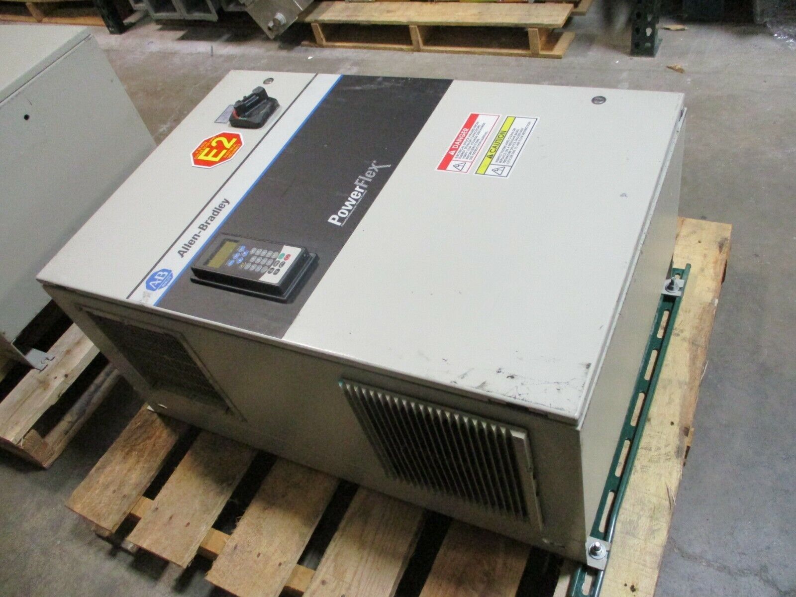 Allen-Bradley PowerFlex 700 AC Drive w/ Nema 12 Enclosure 2HP 480V 3Ph Used