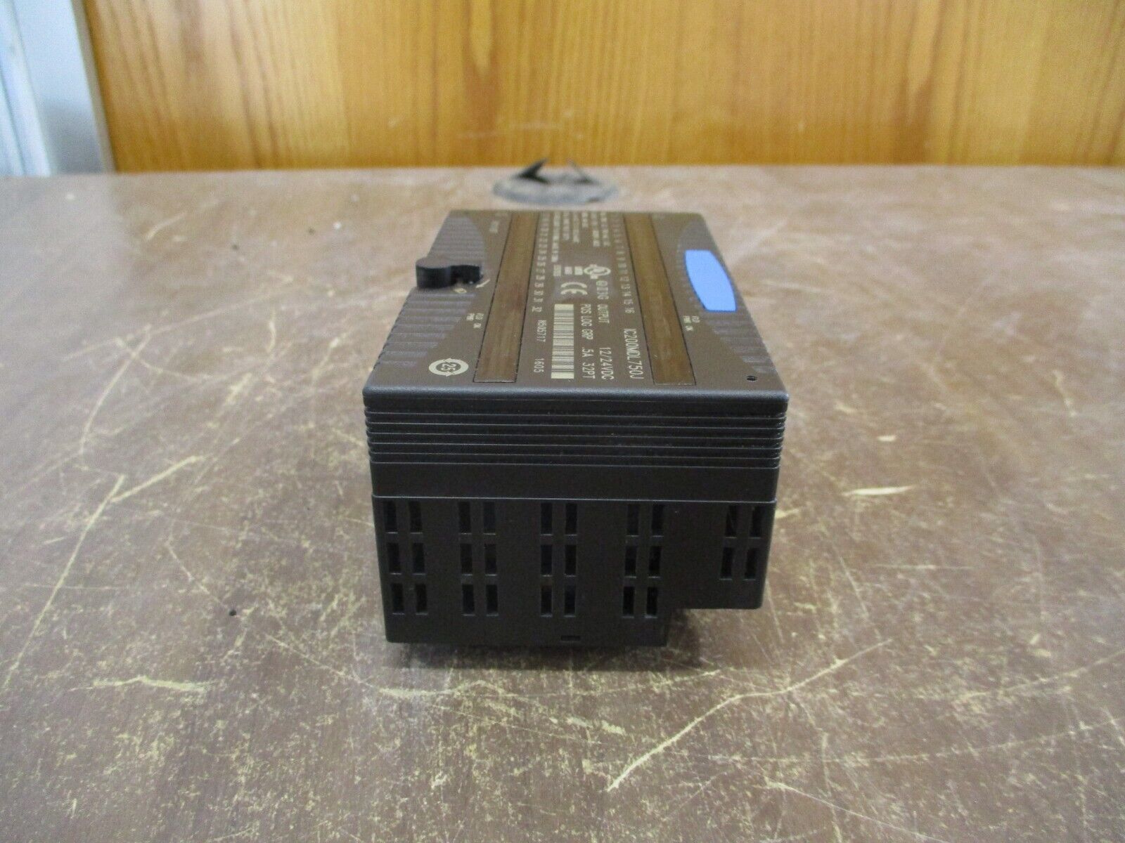 GE Fanuc Output Module IC200MDL750J 12/24VDC 32PT Used