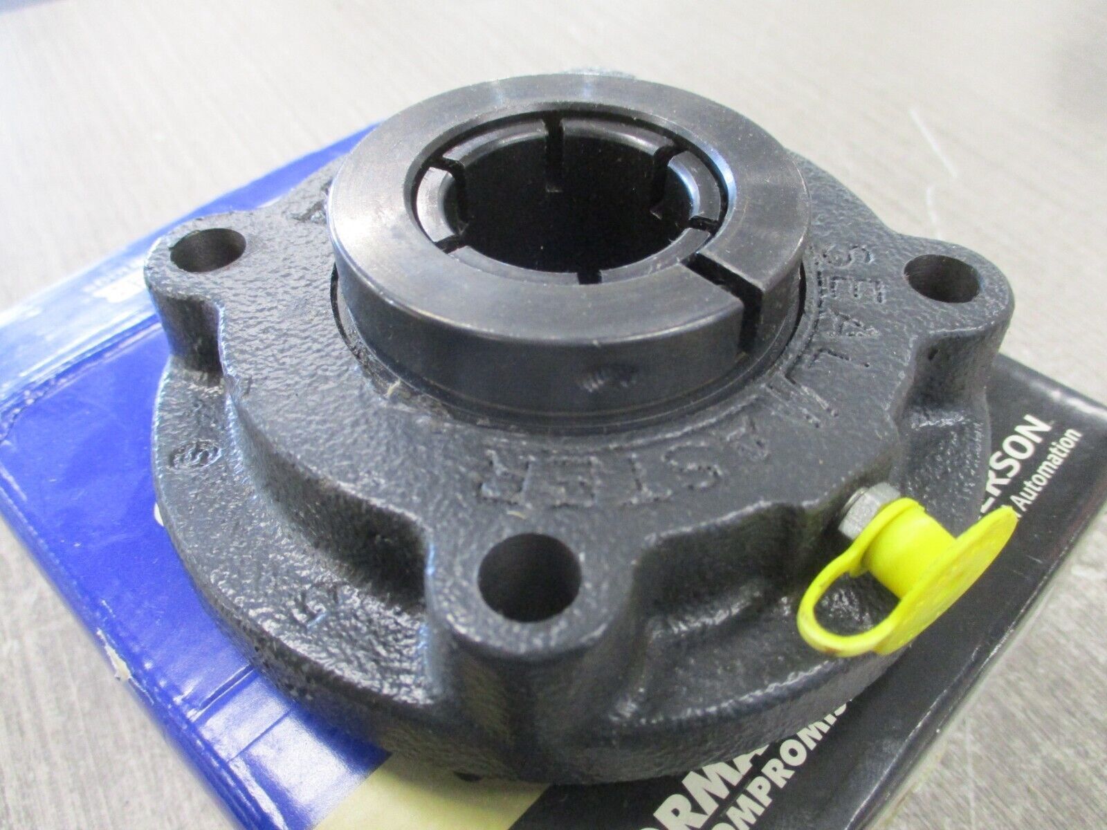 SealMaster Skwezloc Gold Line Flange Bearing SFC-18T 1 1/8" New Surplus