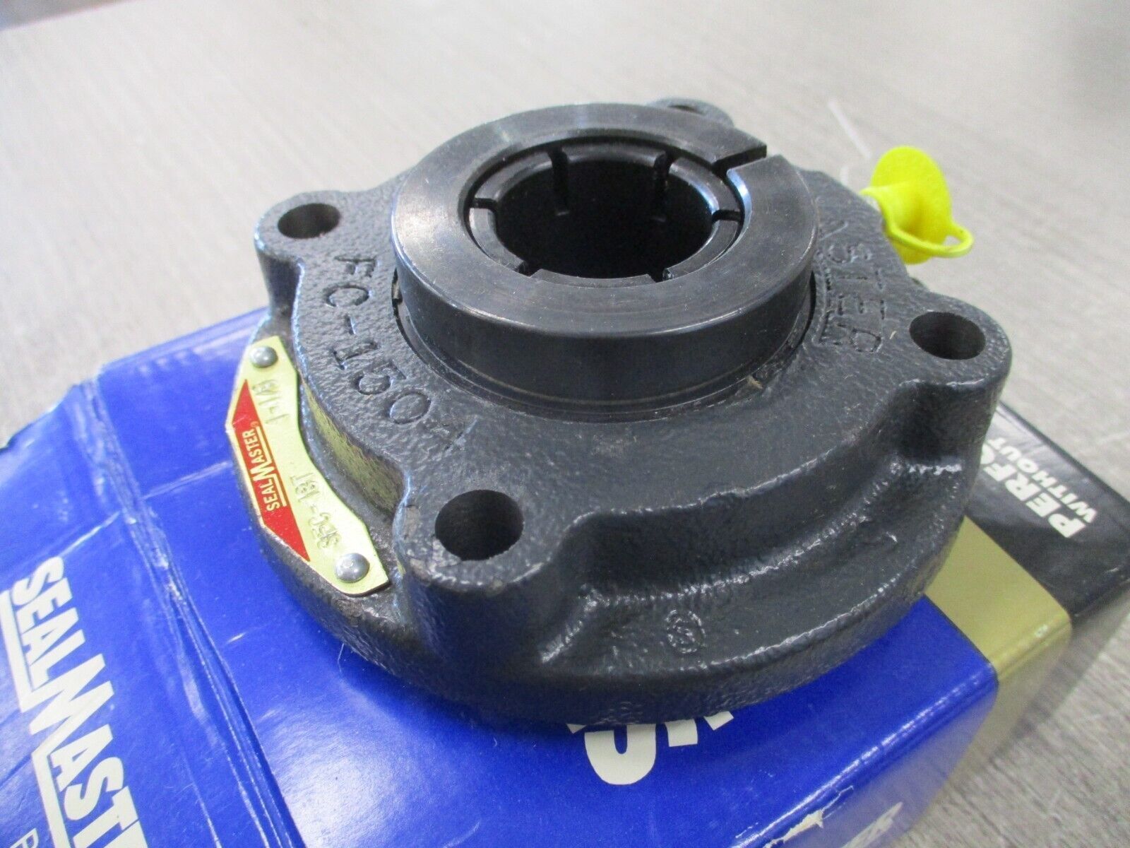 SealMaster Skwezloc Gold Line Flange Bearing SFC-18T 1 1/8" New Surplus