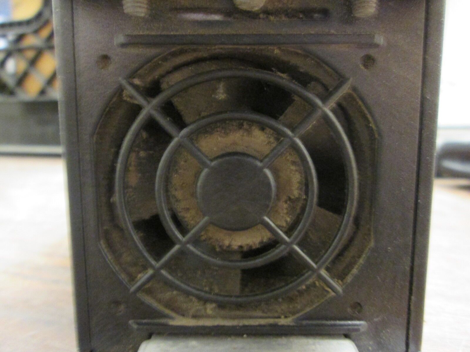 Danfoss VLT 2800 ACV Drive 195N1037 2KW 3Ph Input: 380-480V 50/60Hz 3.2A Used