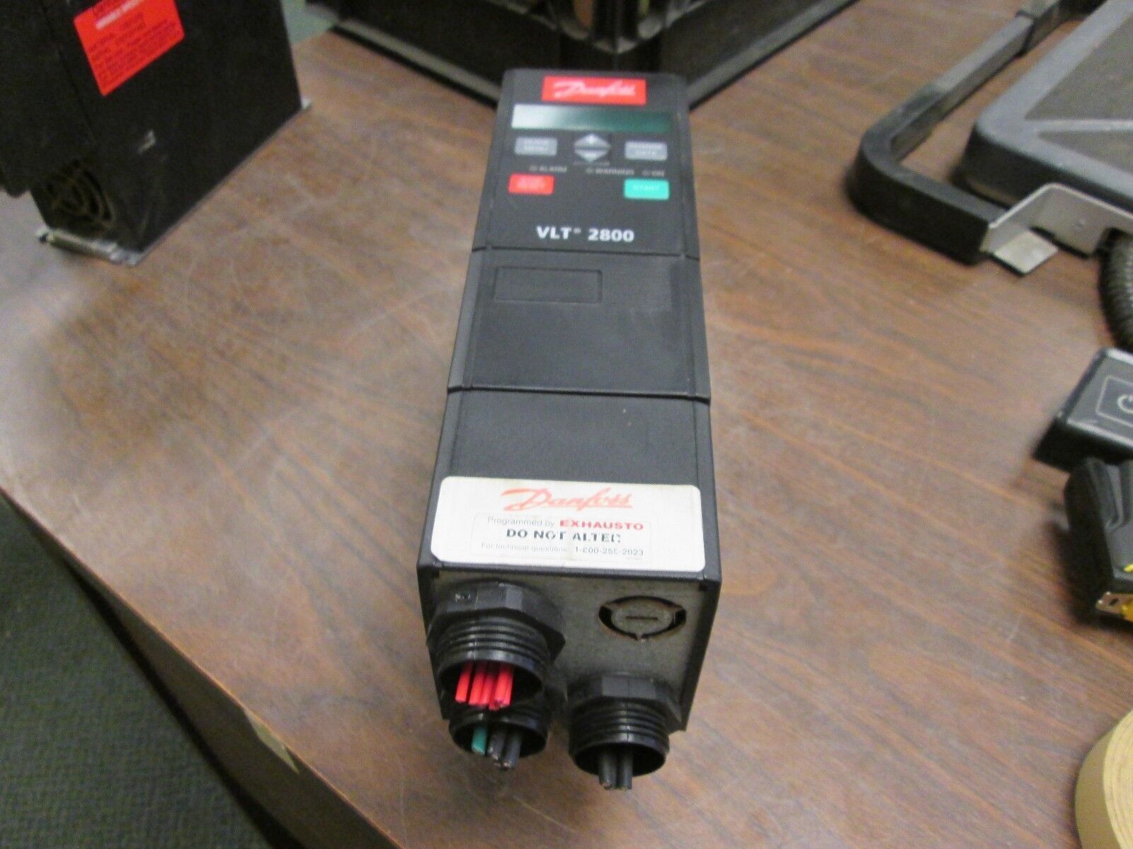 Danfoss VLT 2800 ACV Drive 195N1037 2KW 3Ph Input: 380-480V 50/60Hz 3.2A Used