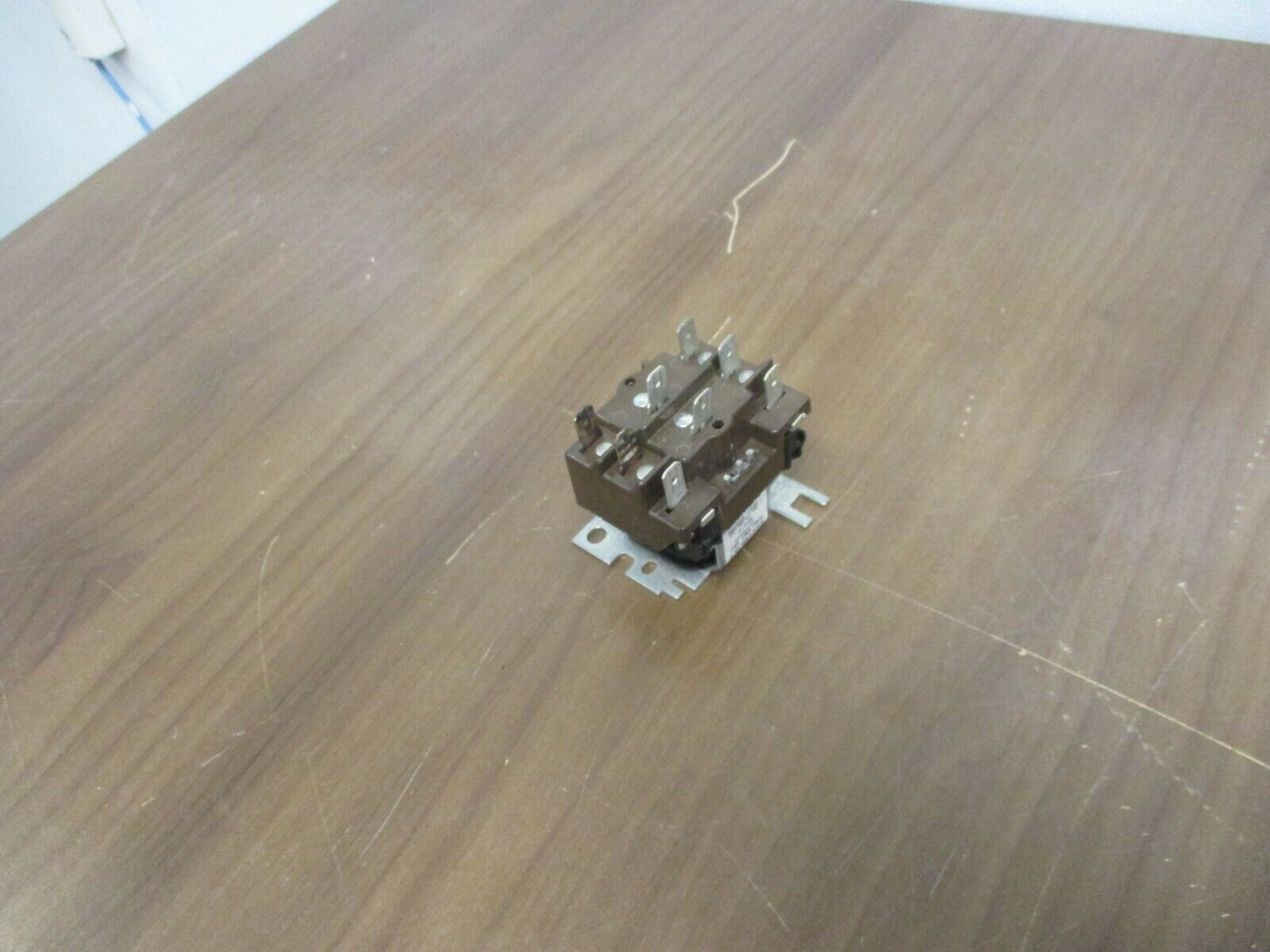 Honeywell Contactor R8222D 1139 Rev. B-1 24V Coil Used