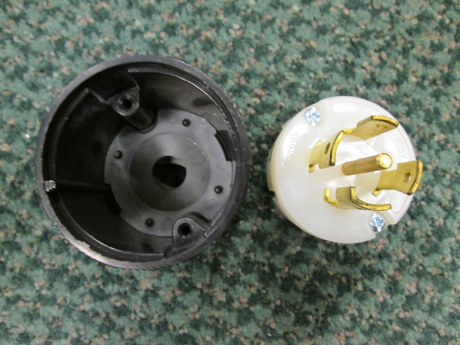 Cooper Plug CWL2130P, New Surplus