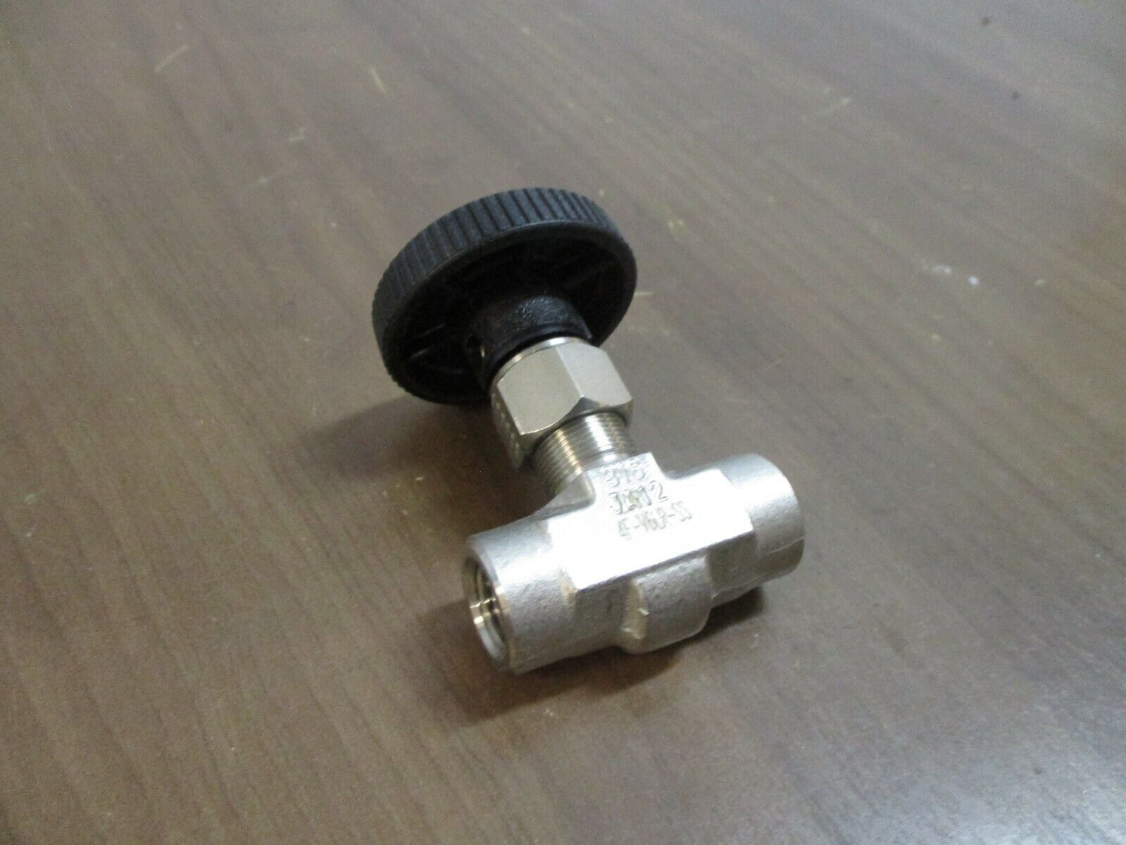 Parker Stainless Steel Needle Valve 4F-V6LR-SS-GR 1/4" New Surplus