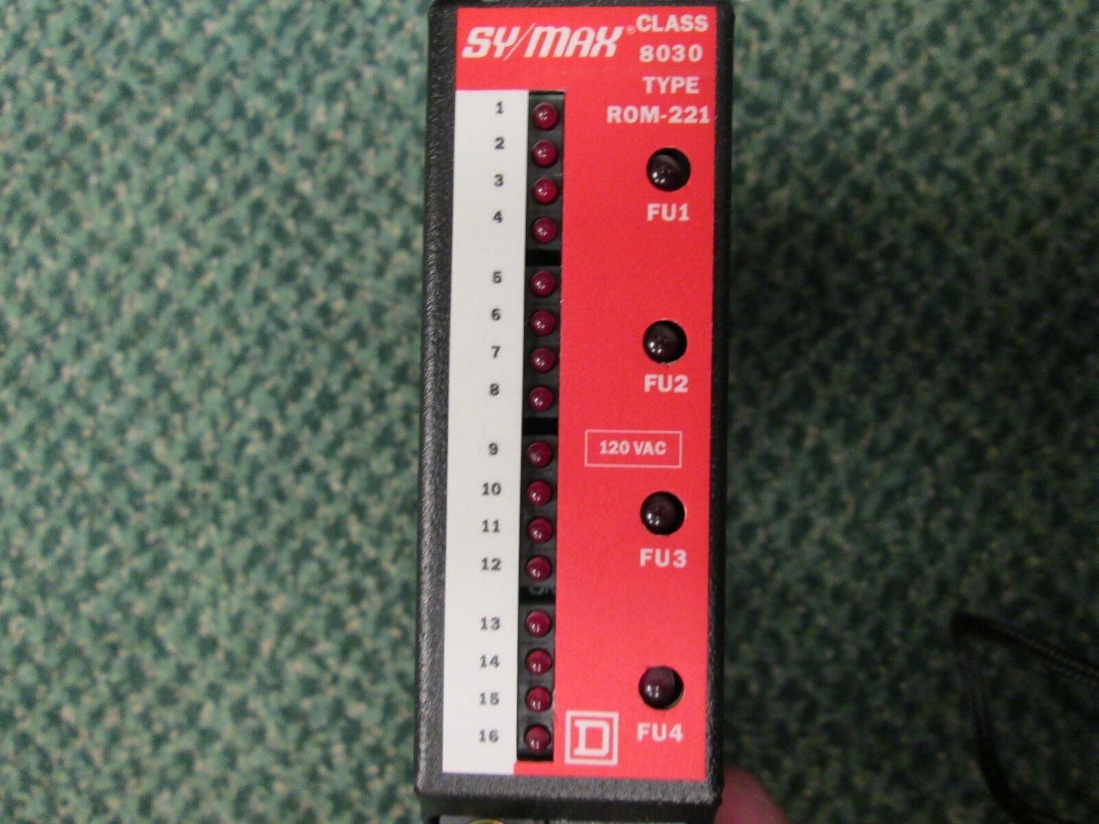 Square D SYMax Output Module 8030 ROM221 / 3061950250 120V Used