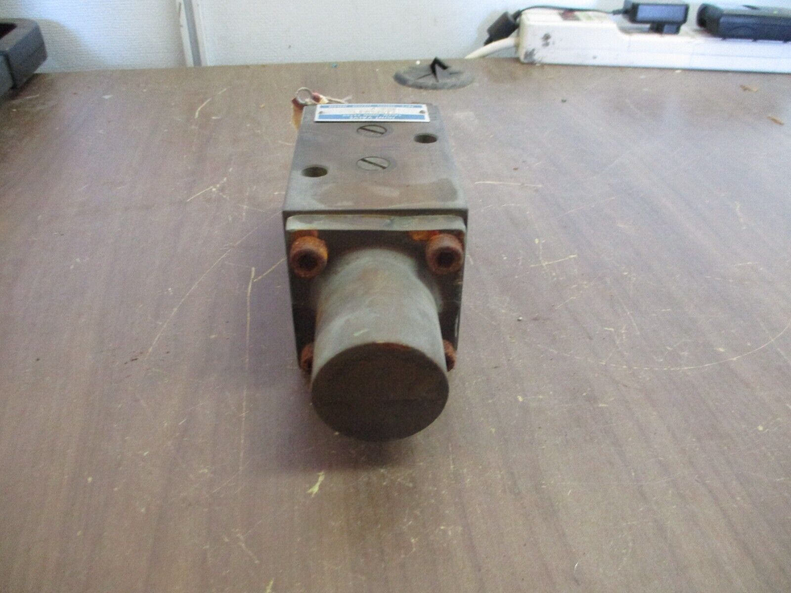 Hunt Valve Hydraulic Valve 3401-MA3 Ser. J Used