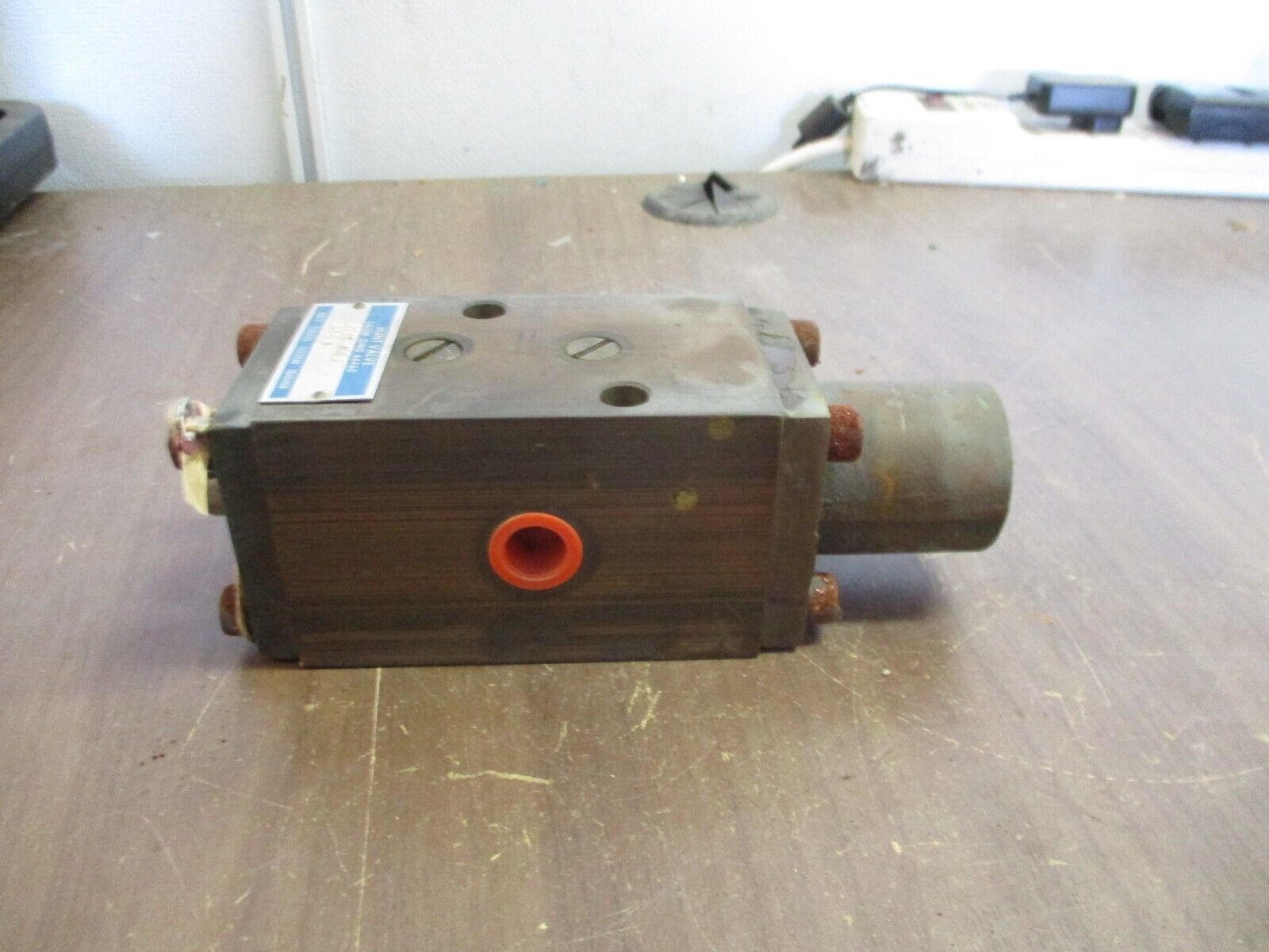 Hunt Valve Hydraulic Valve 3401-MA3 Ser. J Used