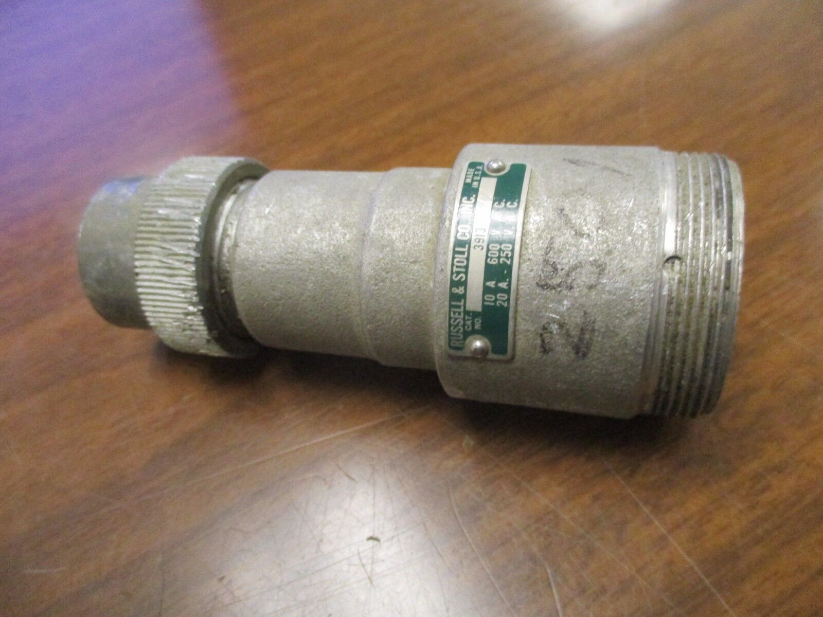Russellstoll Connector, 3913 10A@600V 20A@250V 3W Conduit End Used