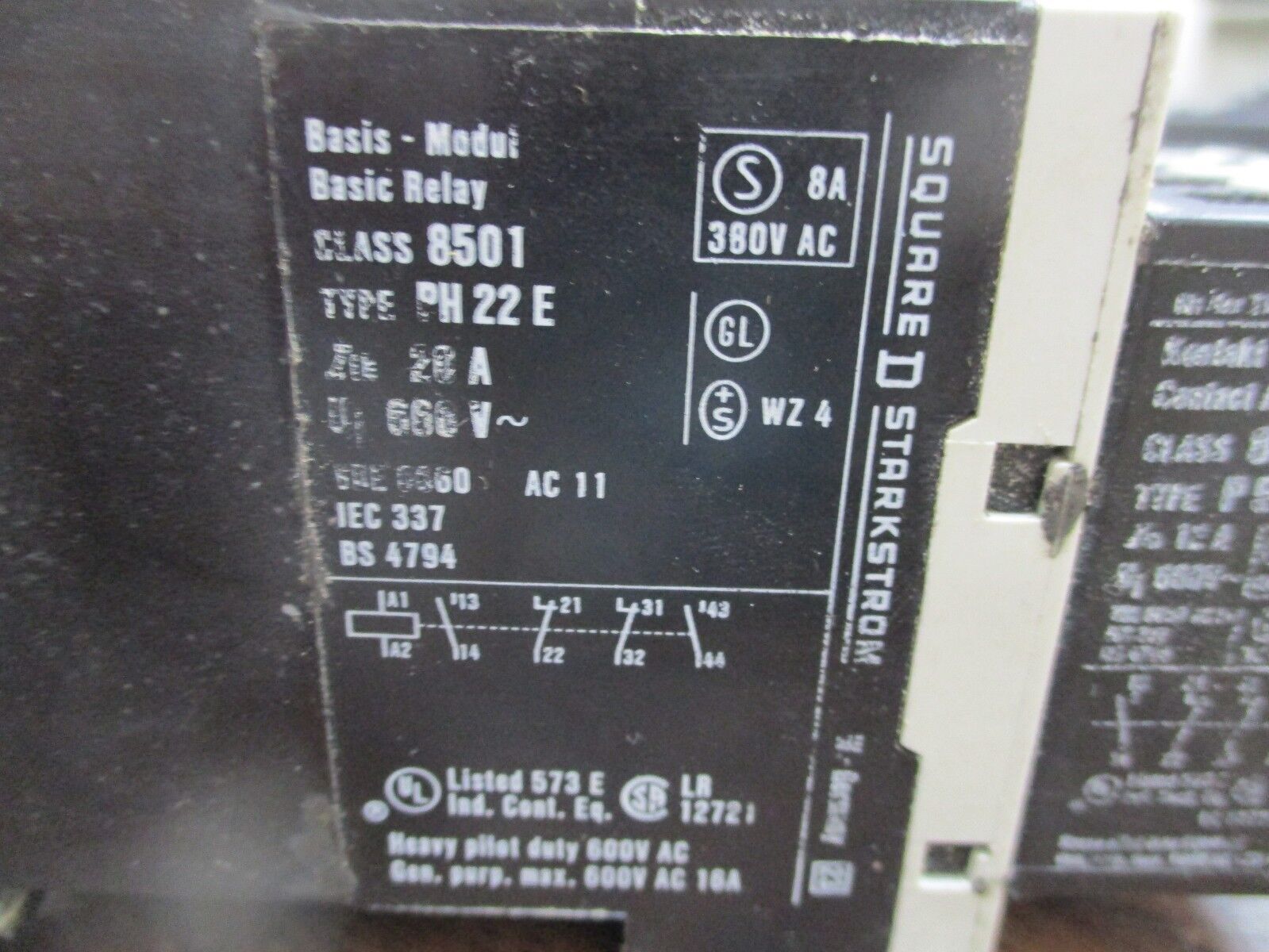 Square D Control Relay 8501 PH22E w/ 8502 PE5.22E Contact Block 120V Coil Used