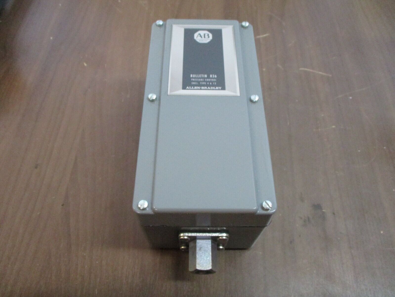 Allen-Bradley Pressure Control 836-C3J Ser. B Range: 0.8-30PSI Diff: 0.4-6PSI