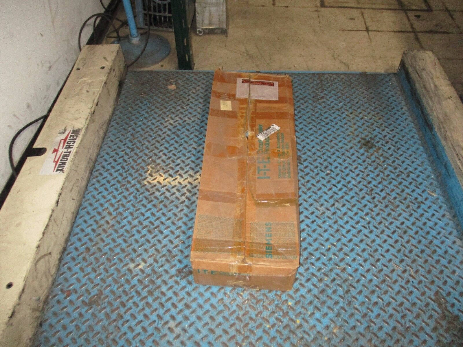 Siemens Enclosed Circuit Breaker E1FHFD63B200 200A 600V 3P Type 1 Enclosure