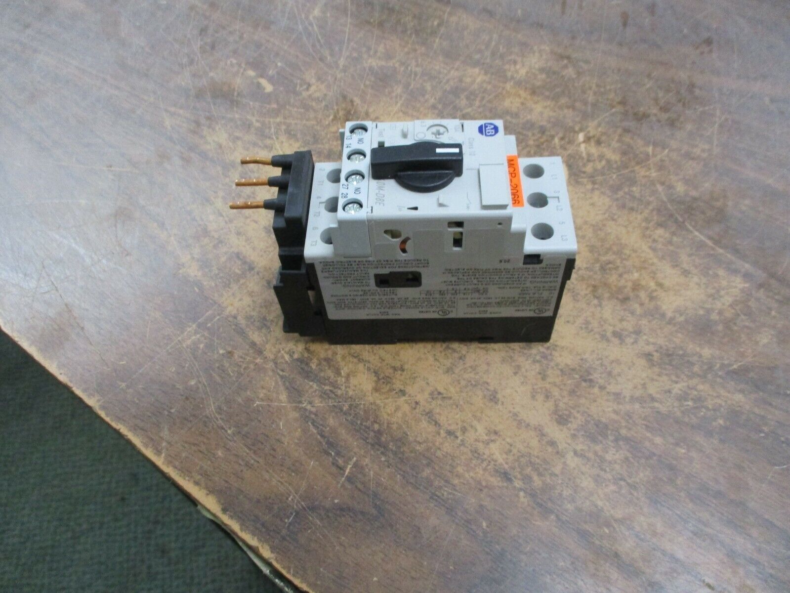 Allen-Bradley Motor Protector 140M-D8E-C10 Ser. B Trip: 6.3-10A w/ Aux Contact