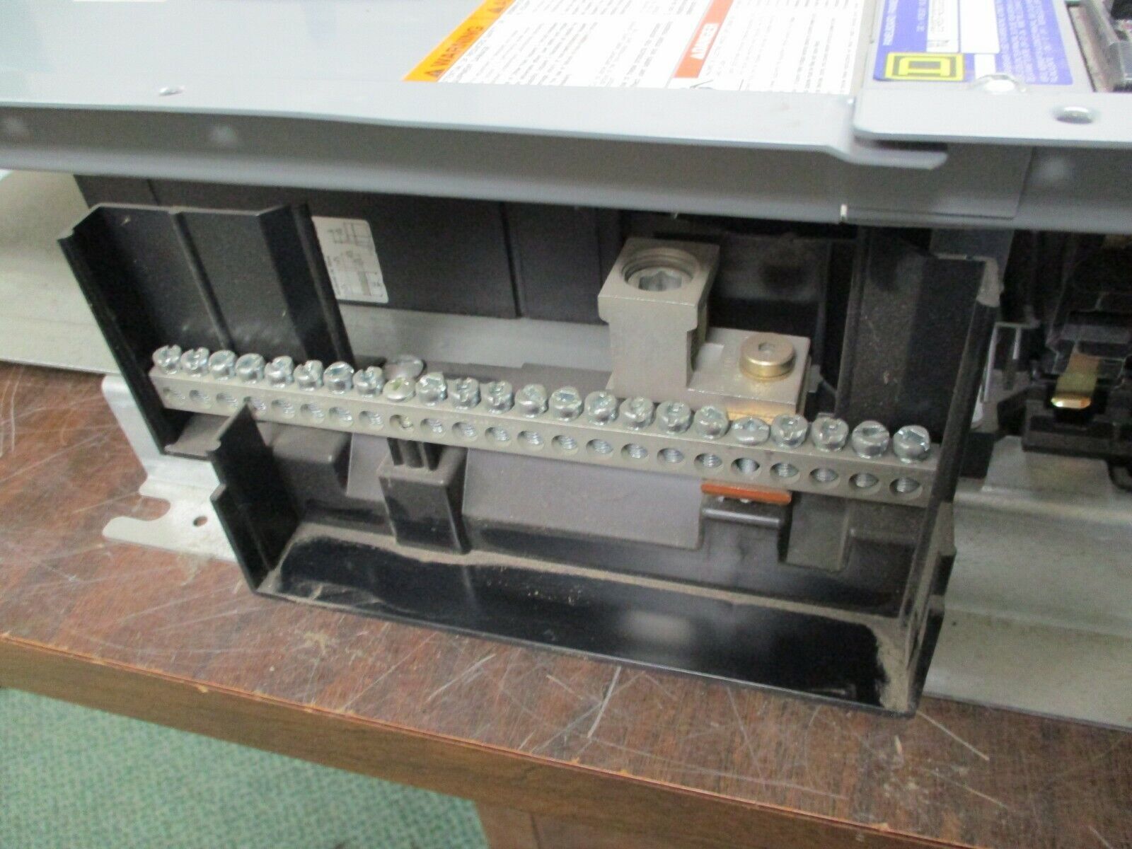 Square D Main Breaker Panel Interior 1224957428332000 200A Max 208Y/120V 3Ph 4W