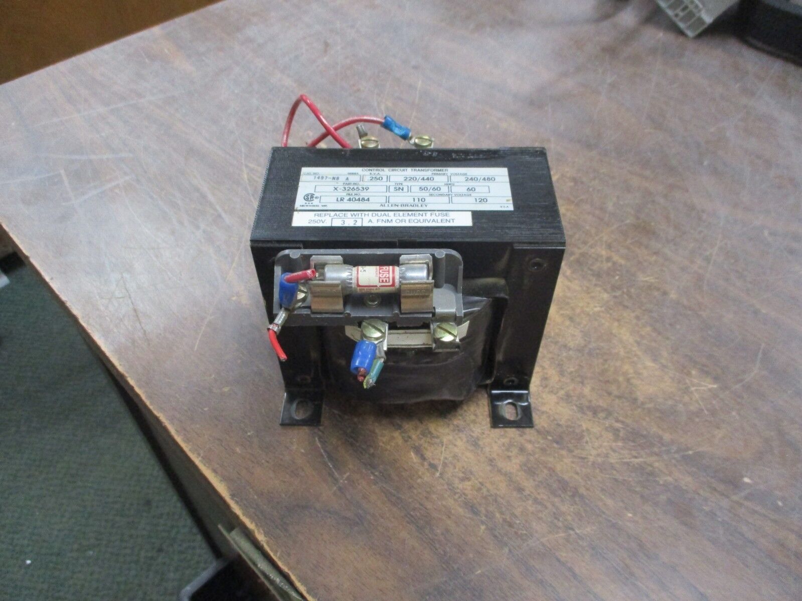 Allen-Bradley Type SN Control Transformer 1497-N8 0.250KVA Pri:240/480V Sec:120V