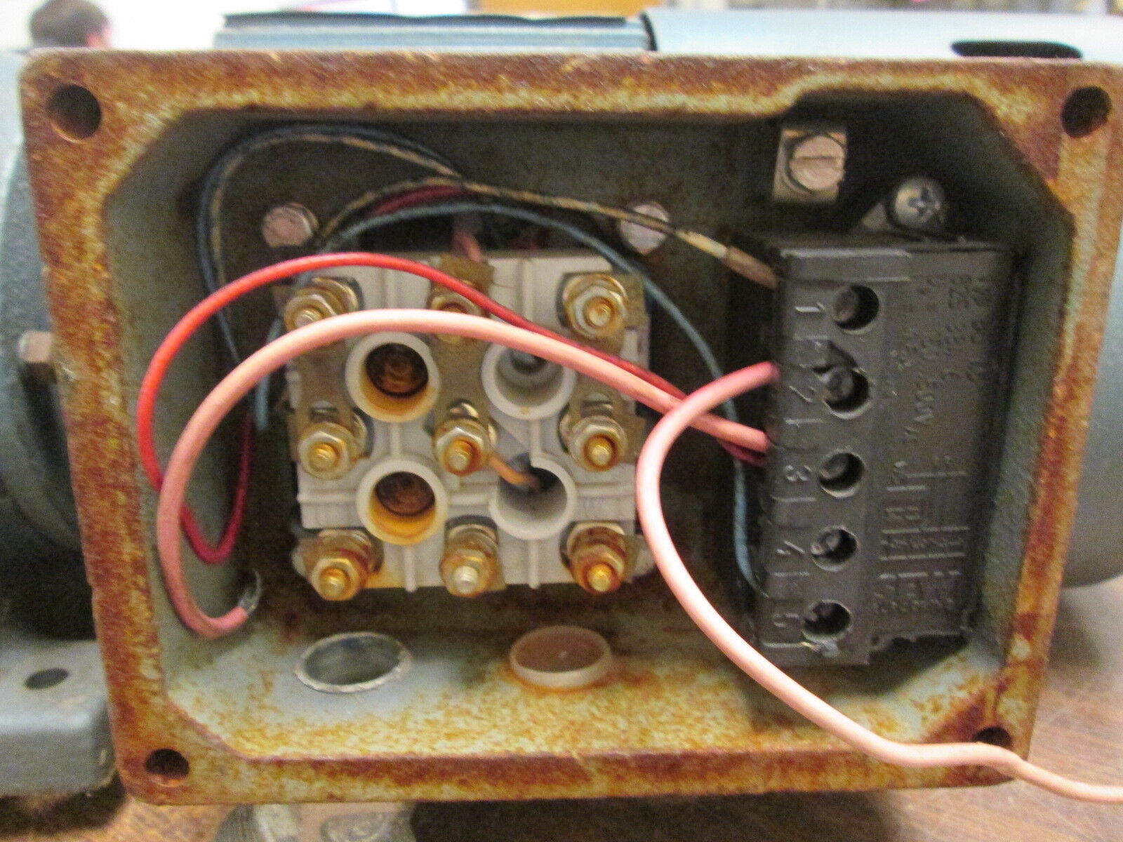 SEW-Eurodrive Gearmotor DFT71C4BNG05HR .33HP 43RPM Out ENCL:TEFC 230YY/460V Used