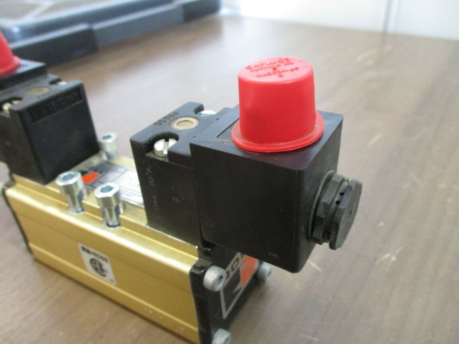 Ross Solenoid Valve W6376B2407 2-10 bar Used