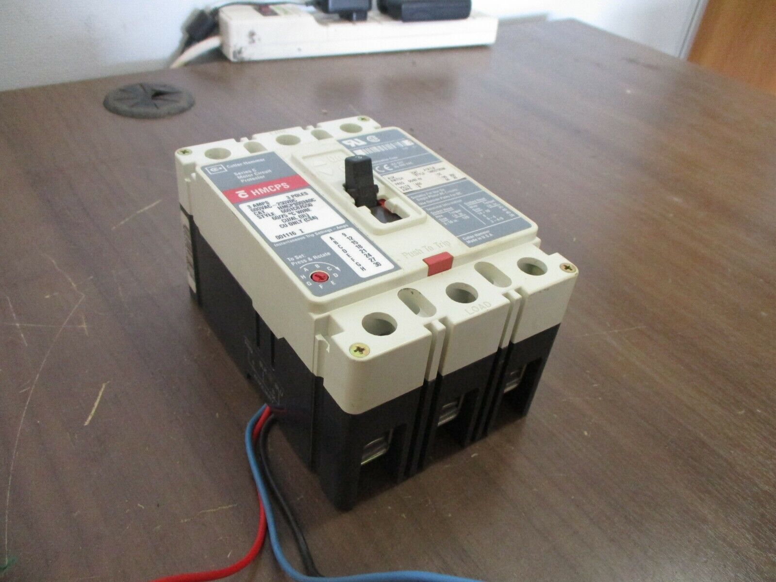 Cutler-Hammer / Westinghouse Circuit Breaker w/ Aux HMCP003A0C 3A 600V 3P Used