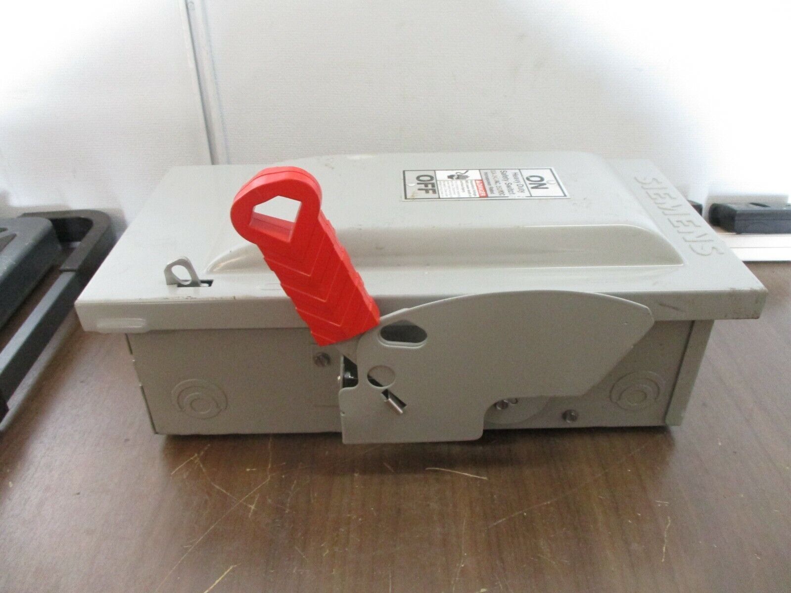 Siemens Fusible Safety Switch / Disconnect HF221N 30A 240V 2P Used