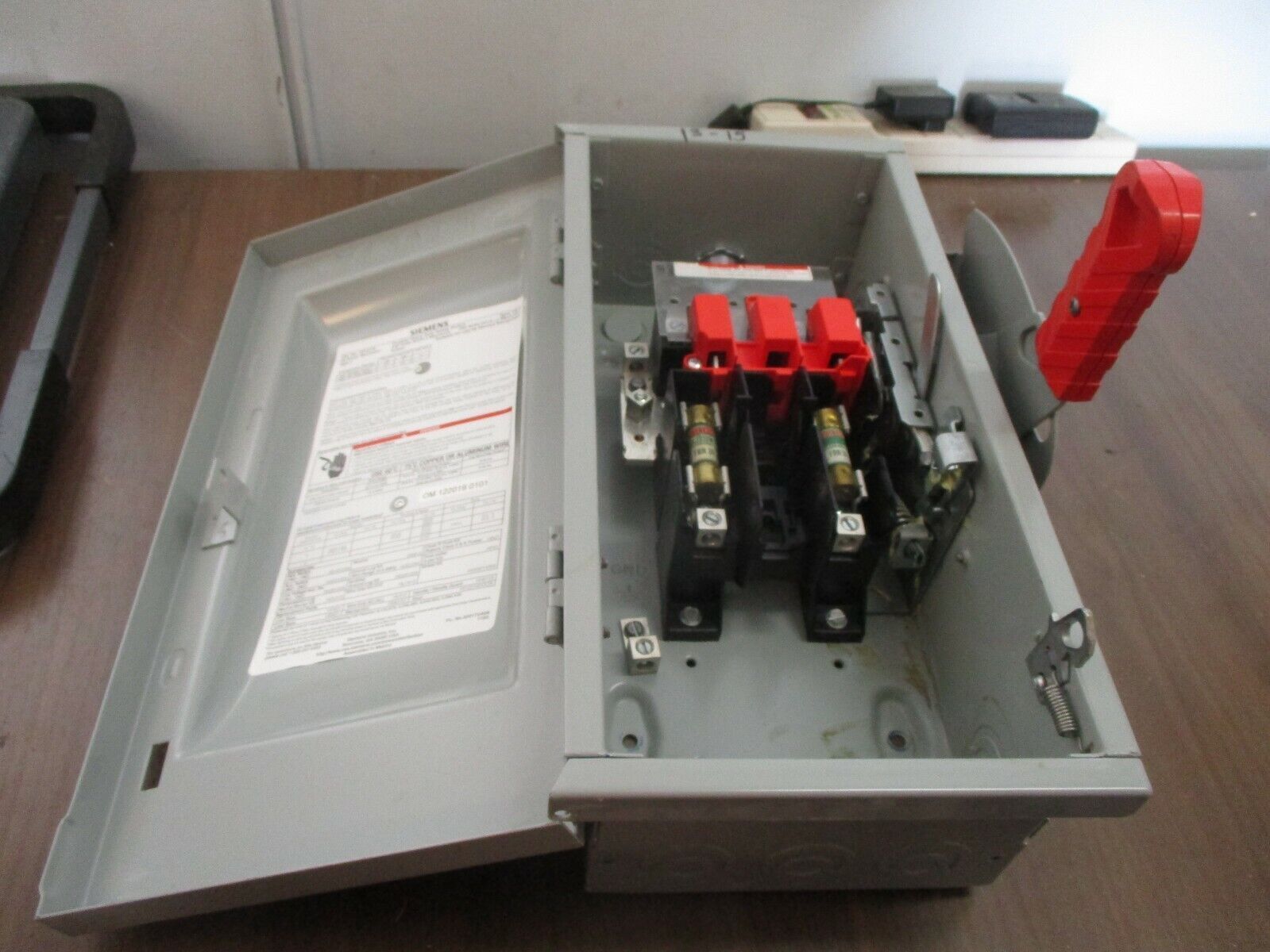 Siemens Fusible Safety Switch / Disconnect HF221N 30A 240V 2P Used