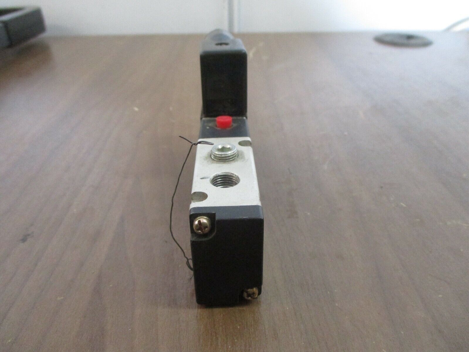 Fastek Solenoid Valve 4V210-06 135-8kgf/cm² Used