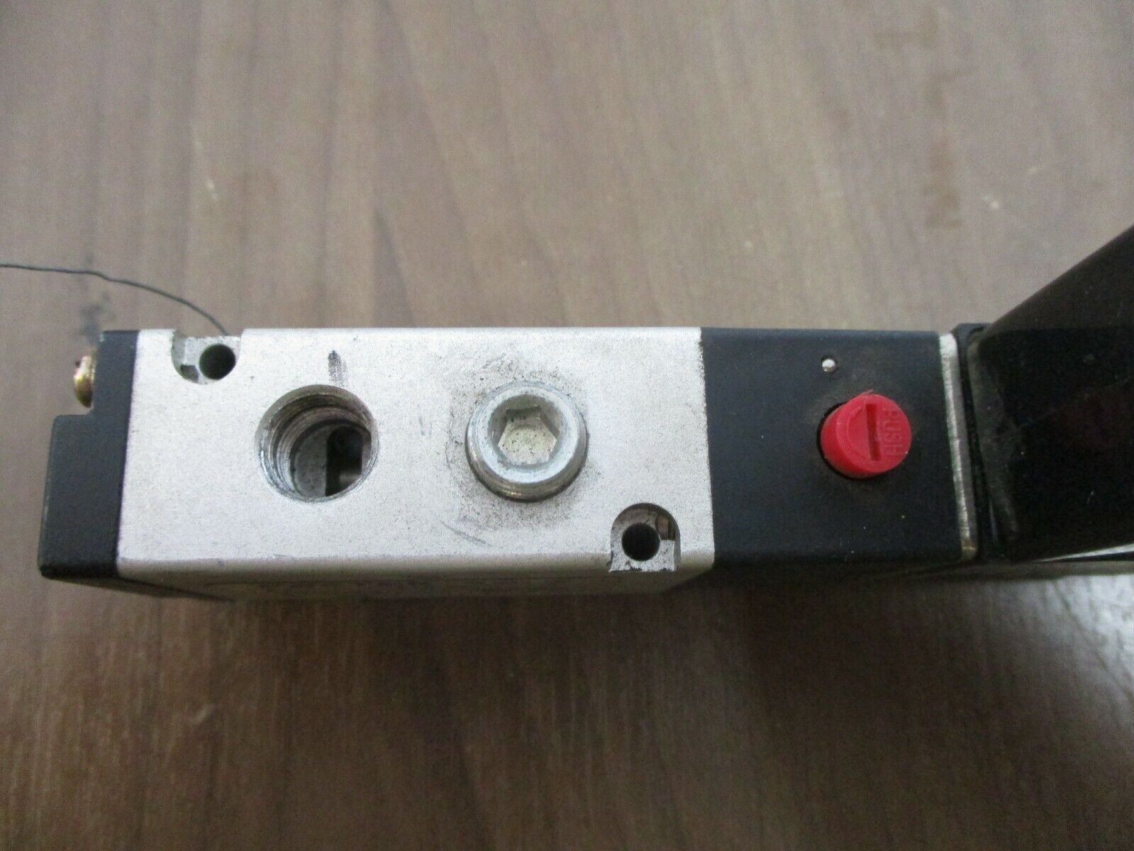 Fastek Solenoid Valve 4V210-06 135-8kgf/cm² Used