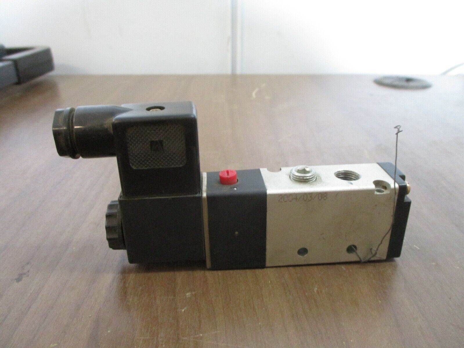 Fastek Solenoid Valve 4V210-06 135-8kgf/cm² Used