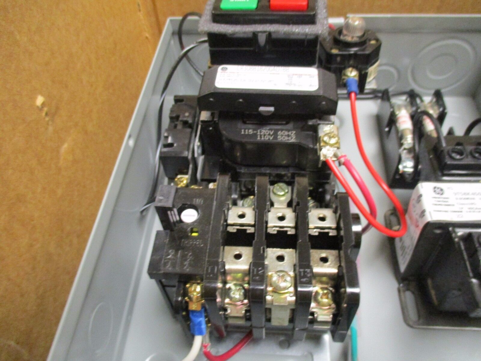 GE Enclosed Starter w/ Control Transformer CR308B18200AD188 Size 0 600V 18A