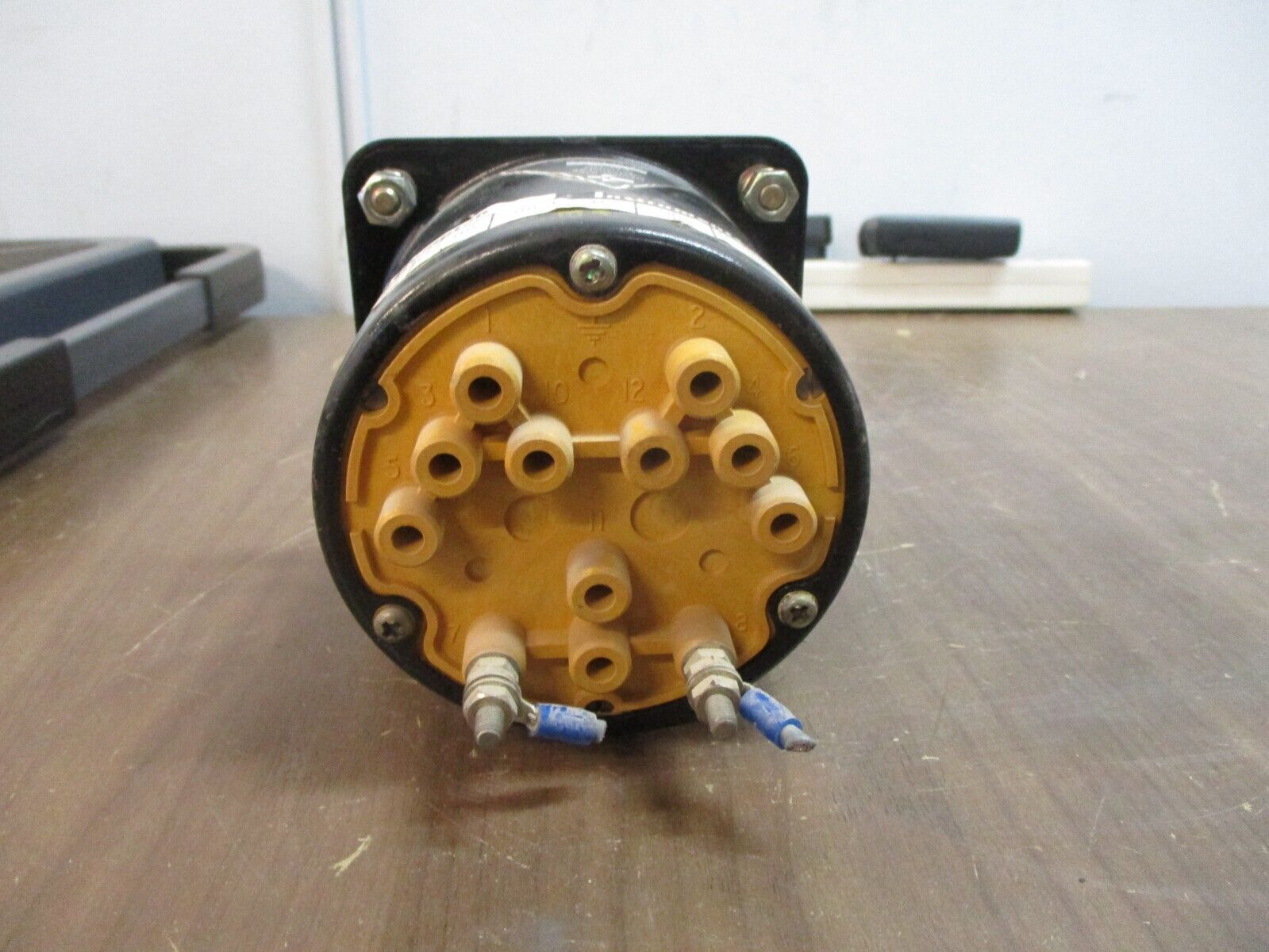 Crompton / Gould Type 077-08 AC Ammeter AA LSSN Range: 0-800A Used