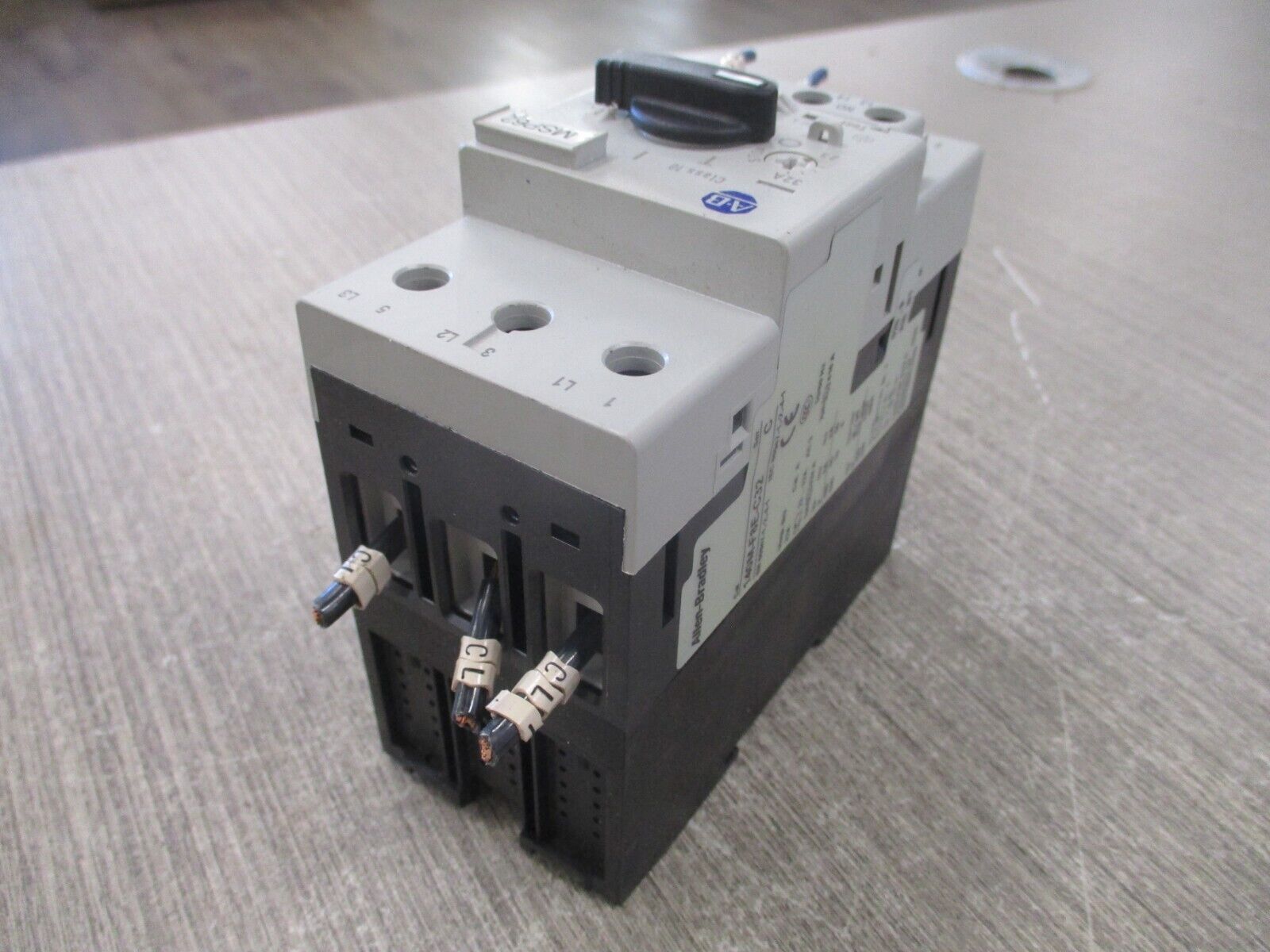Allen-Bradley Motor Protector 140M-F8E-C32 Ser. C Trip: 23-32A Used