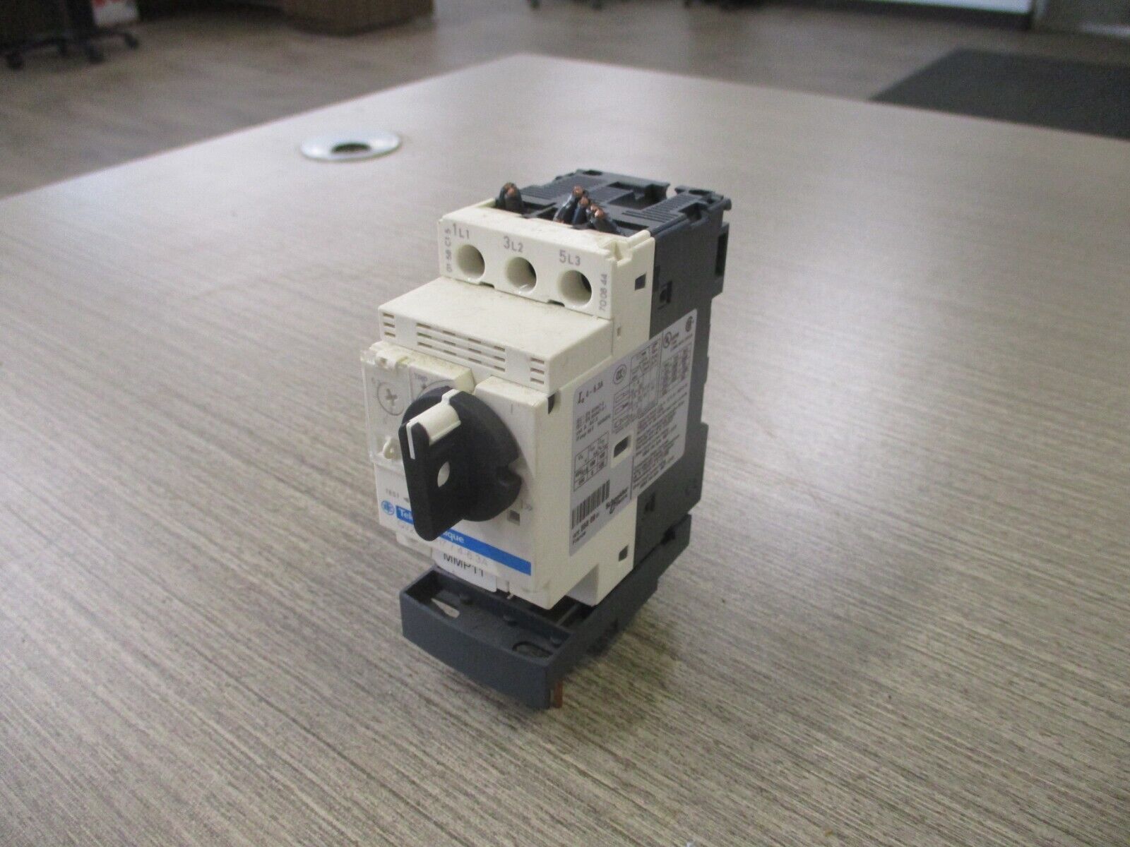 Telemecanique Manual Starter GV2-P10H7 Trip: 4-6.3 A *Used*