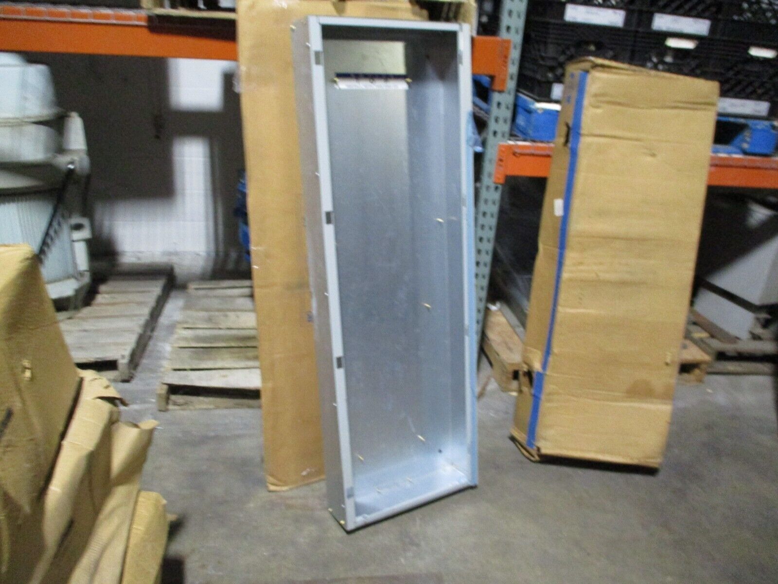 Eaton Main Lug Panelboard Interior w/ Box & Cover EZB2060R / EZV2060F 225A 3W