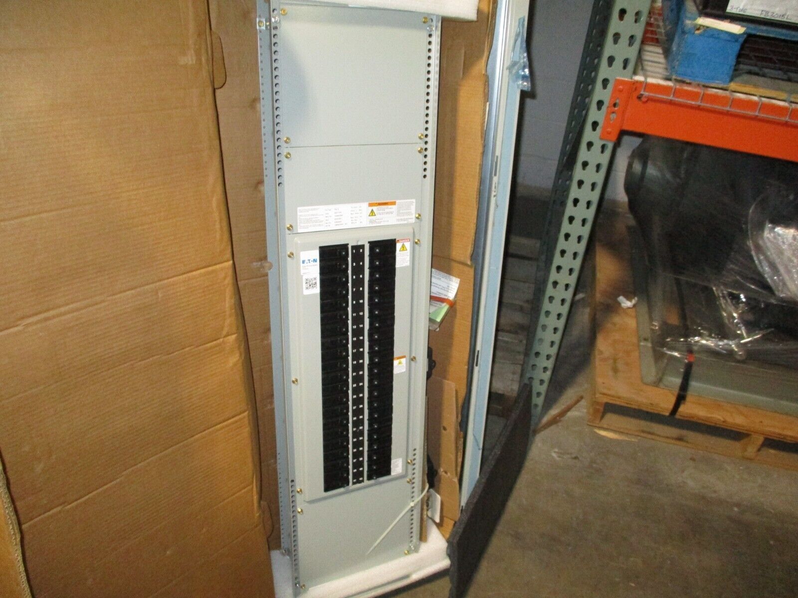 Eaton Main Lug Panelboard Interior w/ Box & Cover EZB2060R / EZV2060F 225A 3W