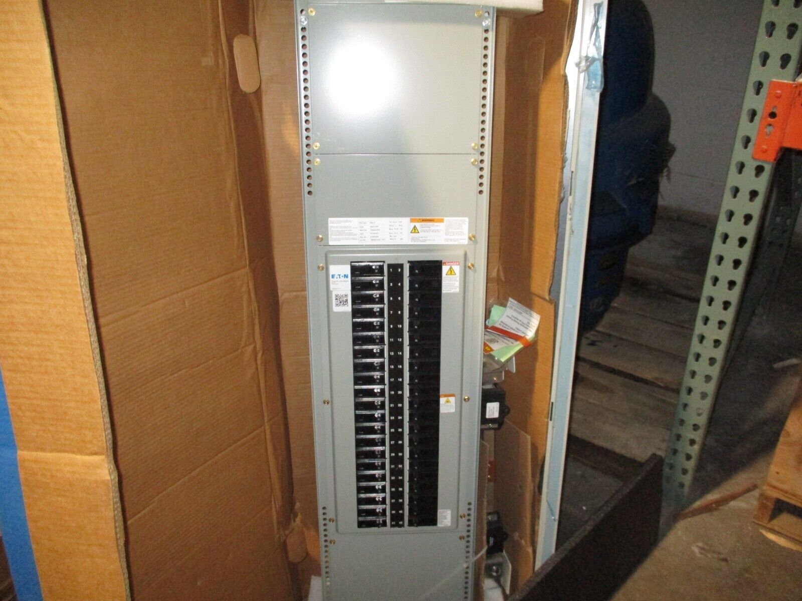 Eaton Main Lug Panelboard Interior w/ Box & Cover EZB2060R / EZV2060F 225A 3W