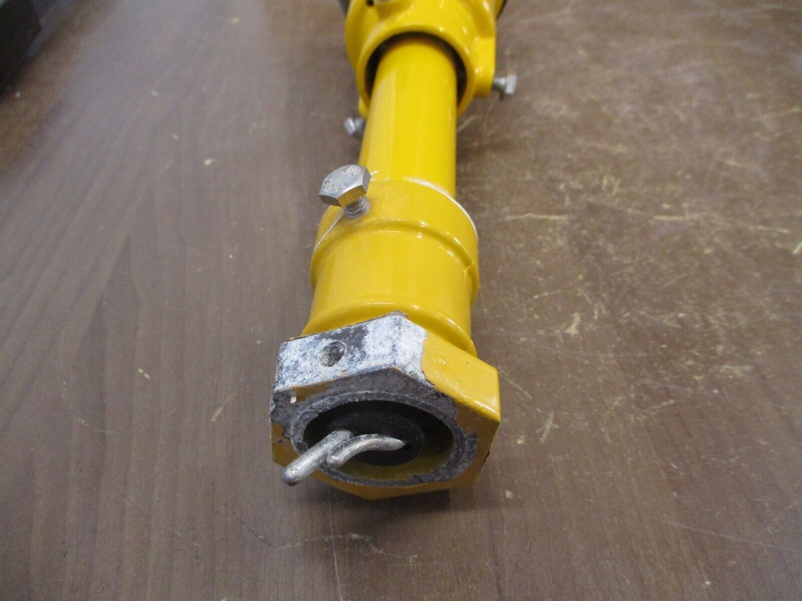 Crouse-Hinds Utility Light 8615UL5-Y-120-14 Used