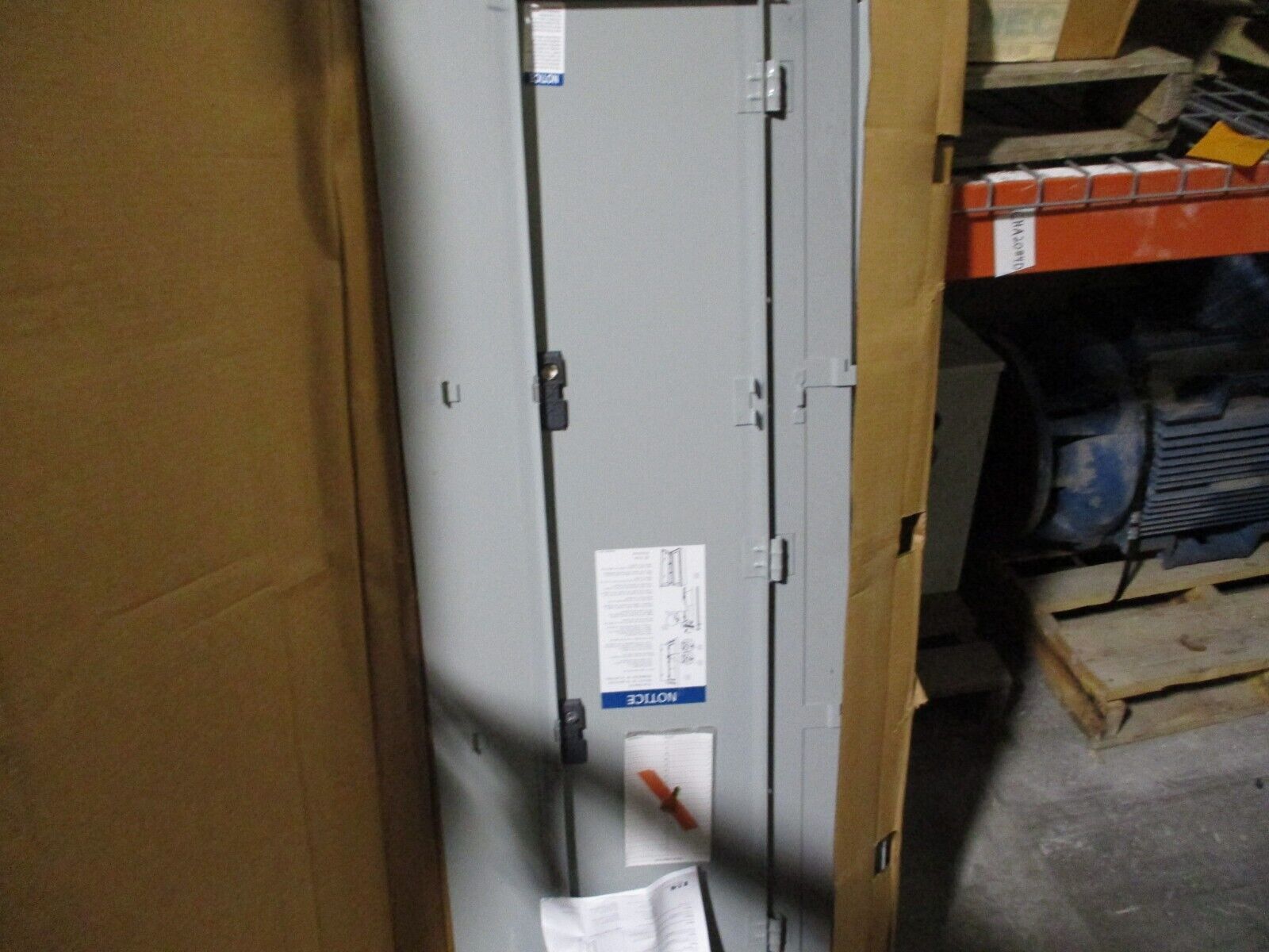 Eaton Main Lug Panelboard Interior w/ Box & Cover EZB2060R / EZV2060F 225A 3W