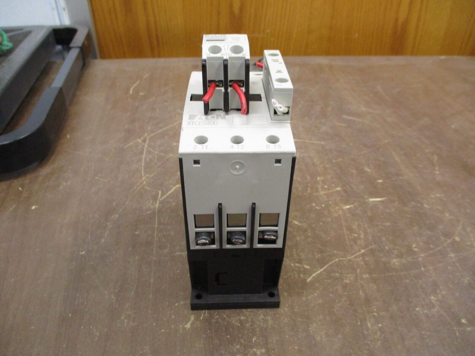 Eaton Contactor XTCE040D 120V Coil 55A 600W w/ Aux Contact Block Used