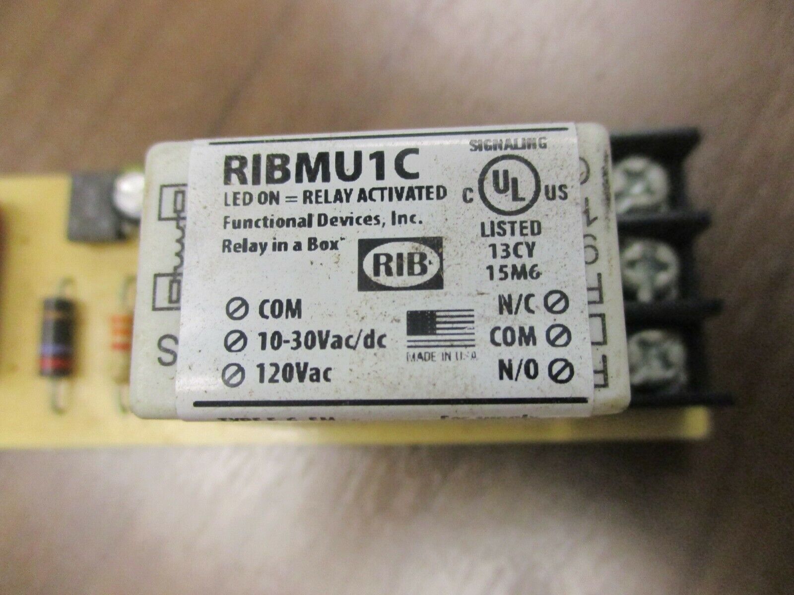 RIB Track-Mount Relay RIBMU1C 10-30V AC/DC 120VAC *Chipped Insulator* Used