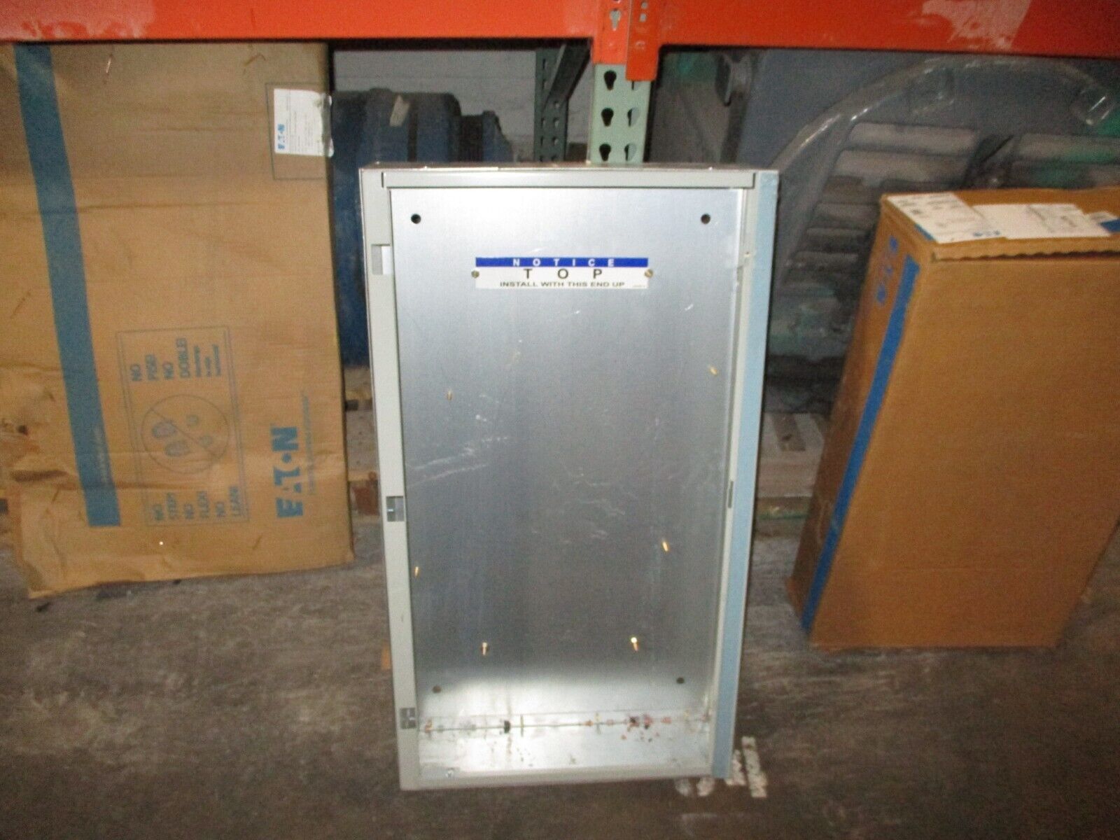 Eaton Main Lug Panelboard Interior w/ Box & Cover P21A100LT18AH01 / EZB2036R