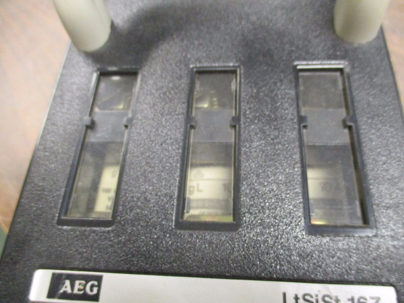 AEG Fuse Pullout w/ Fuses LtSiSt 167 160A 660V Fuses: 10A 500V 3P Used