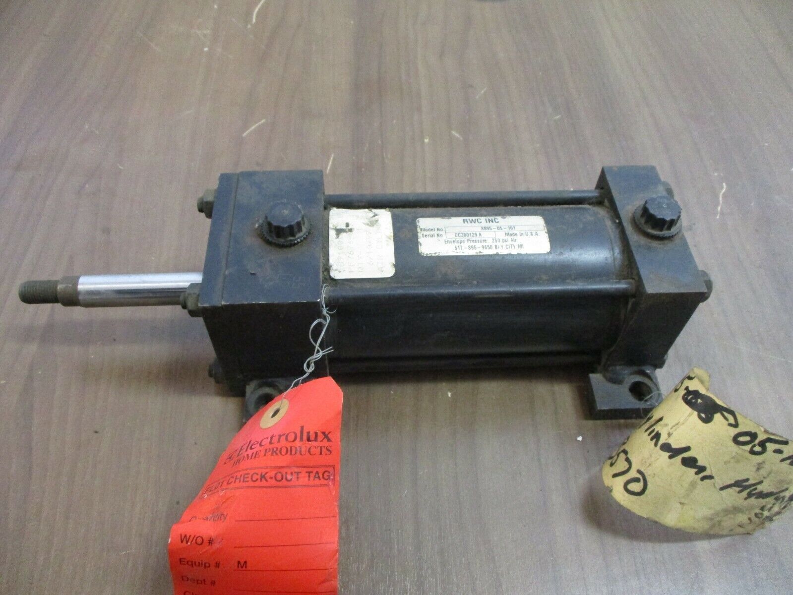 RWC Air Cylinder 8895-05-101 250PSI Used