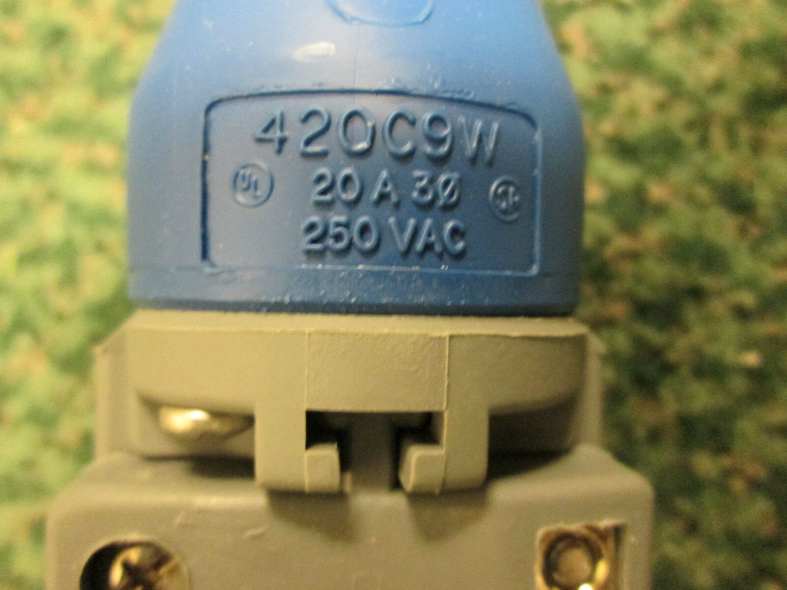 Hubbell Connector HBL420C9W 20A 250V Watertight New Surplus