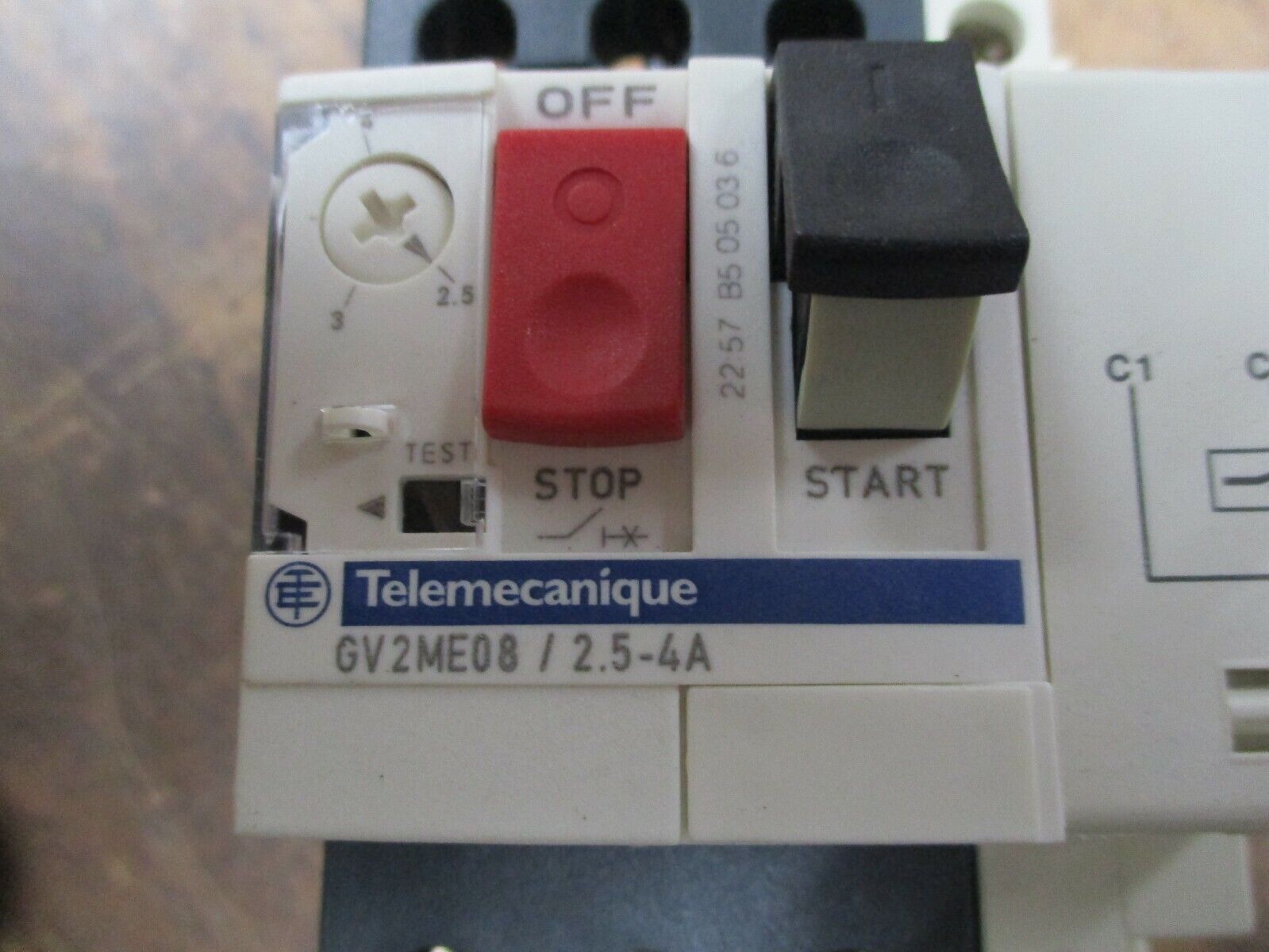Telemecanique Manual Motor Starter GV2ME08 Trip: 2.5-4A, 600V Max w/ Aux Contact