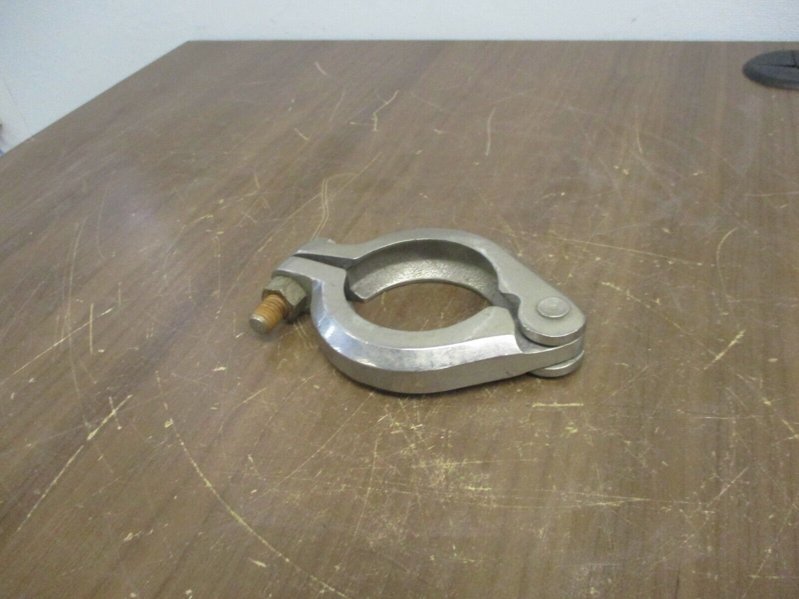 Misc. Brand Hinged Split-Ring Clamp Size: 2.5" Used